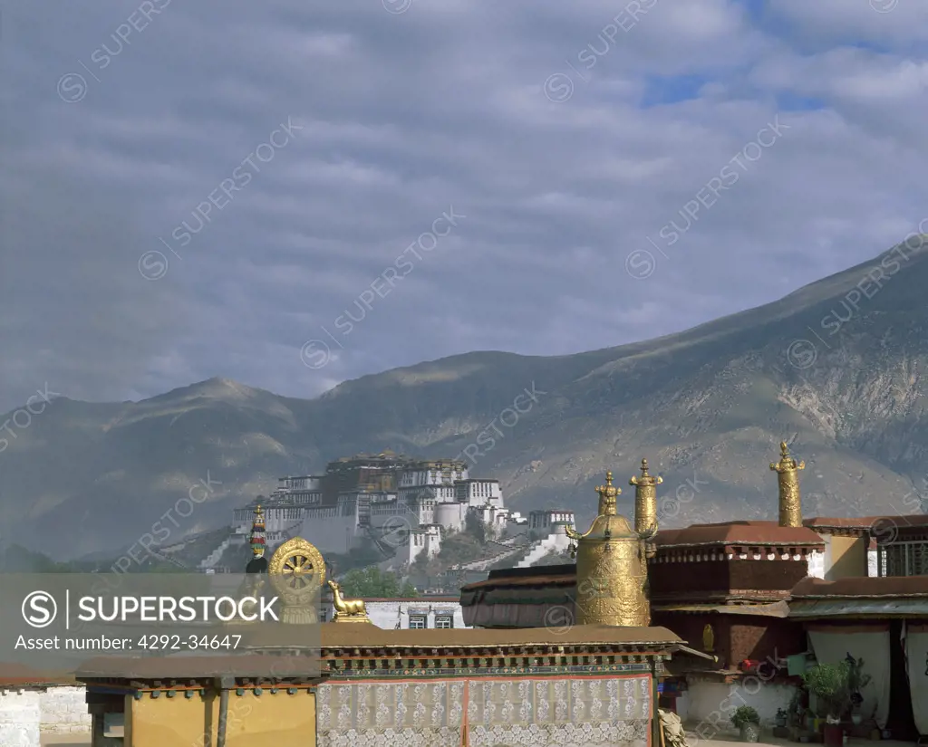 China, Tibet, Lhasa, view of the Potala Palace from Jokhang Temple