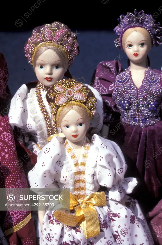 Hungary, hungarian typical ceramic dolls