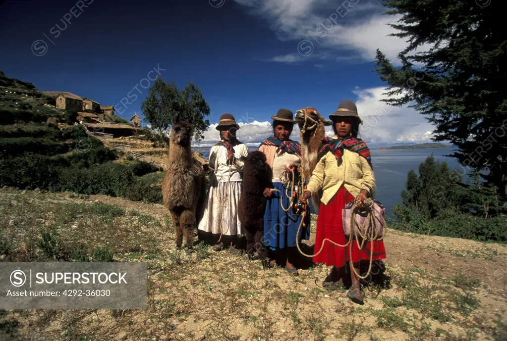 Bolivia, Lake Titicaca, group of Aymara tribe women