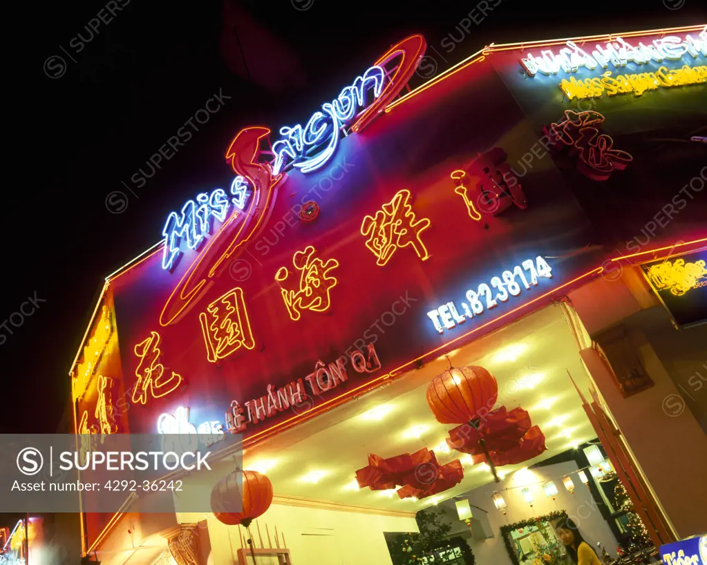 Vietnam, Hochiminville, restaurant at night
