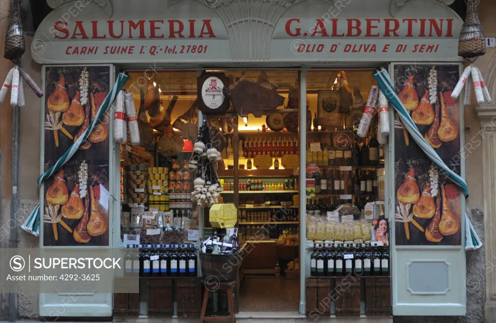 Italy, Veneto, Verona, gourmet shop