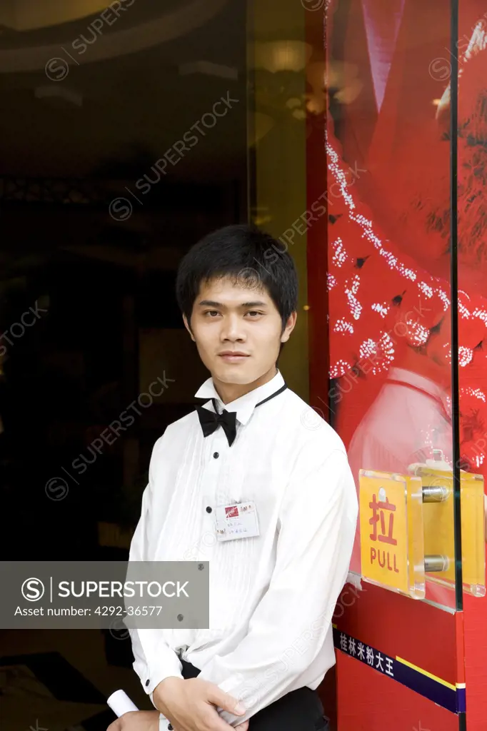 China, Guangxi Province, Guilin, Chinese waiter of local restaurant