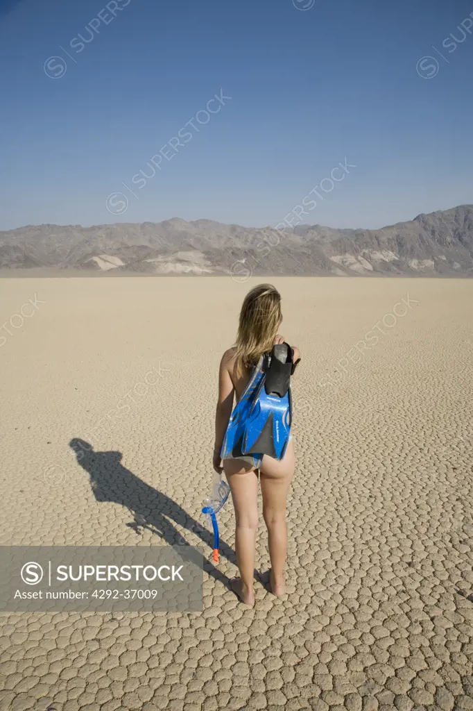 USA, California, Death Valley, walking woman