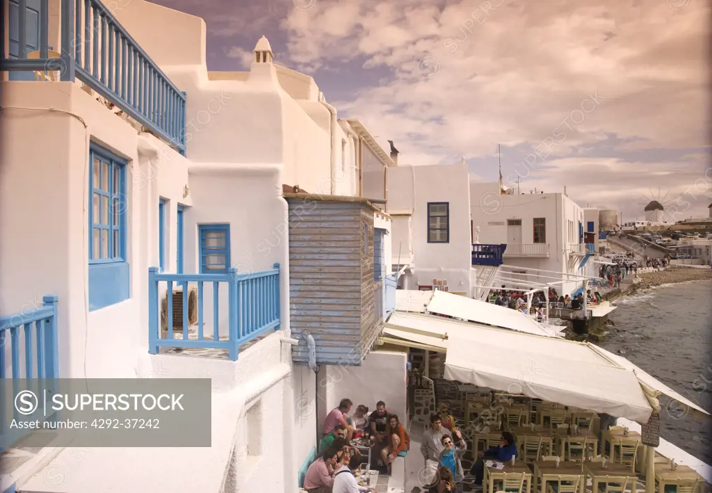 Greece, Cyclades Islands, Mykonos, people in a cafe.
