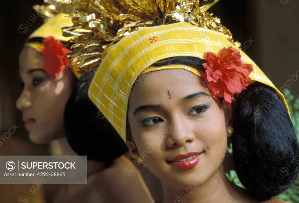 Indonesia, BaliSanurGirl in traditional costume