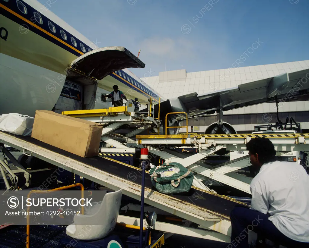 Singapore Airlines, cargo loading