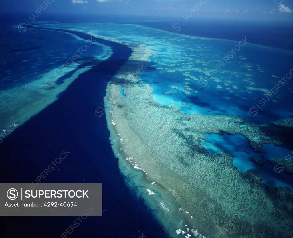 Australia, Queensland, Aerial view of the great barrier reef, near the Whitsunday Islands