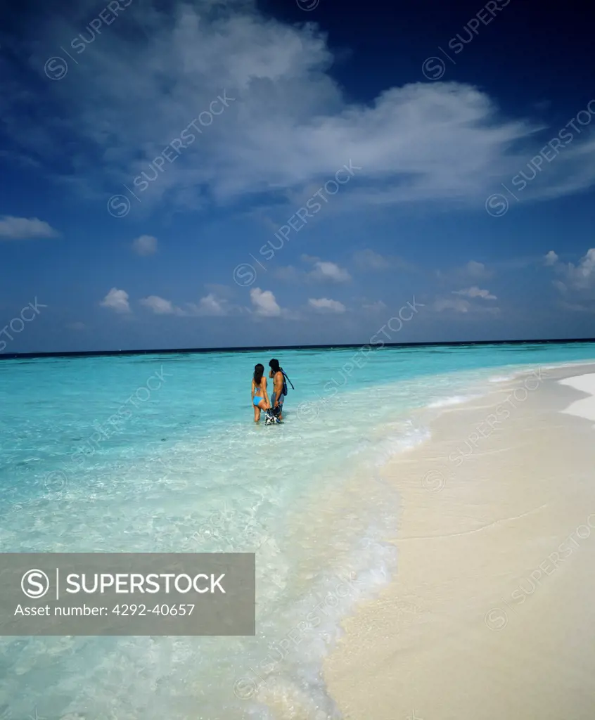 Maldives, Blue Lagoon, Couple going snorkelling