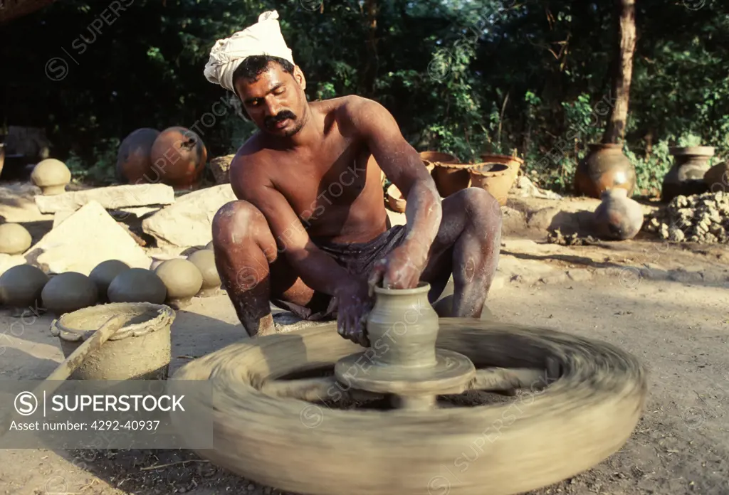 India, Tamil Nadu, potter