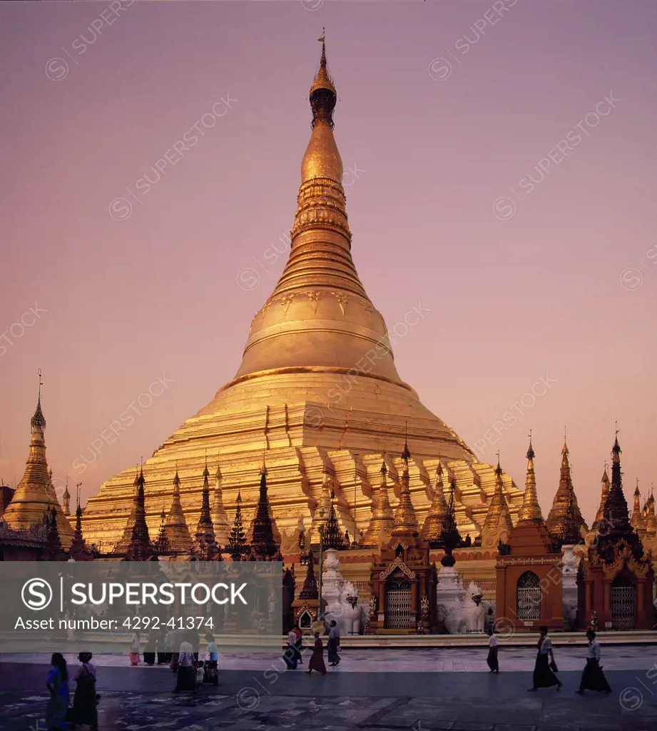 Myanmar (Burma), Yangon, Shwedagon Pagoda at dusk