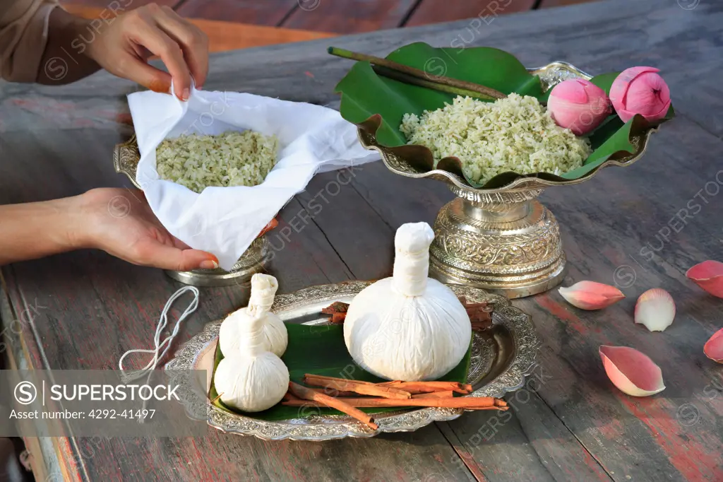 Preparation of an herbal compress to be applied on the body Thailand