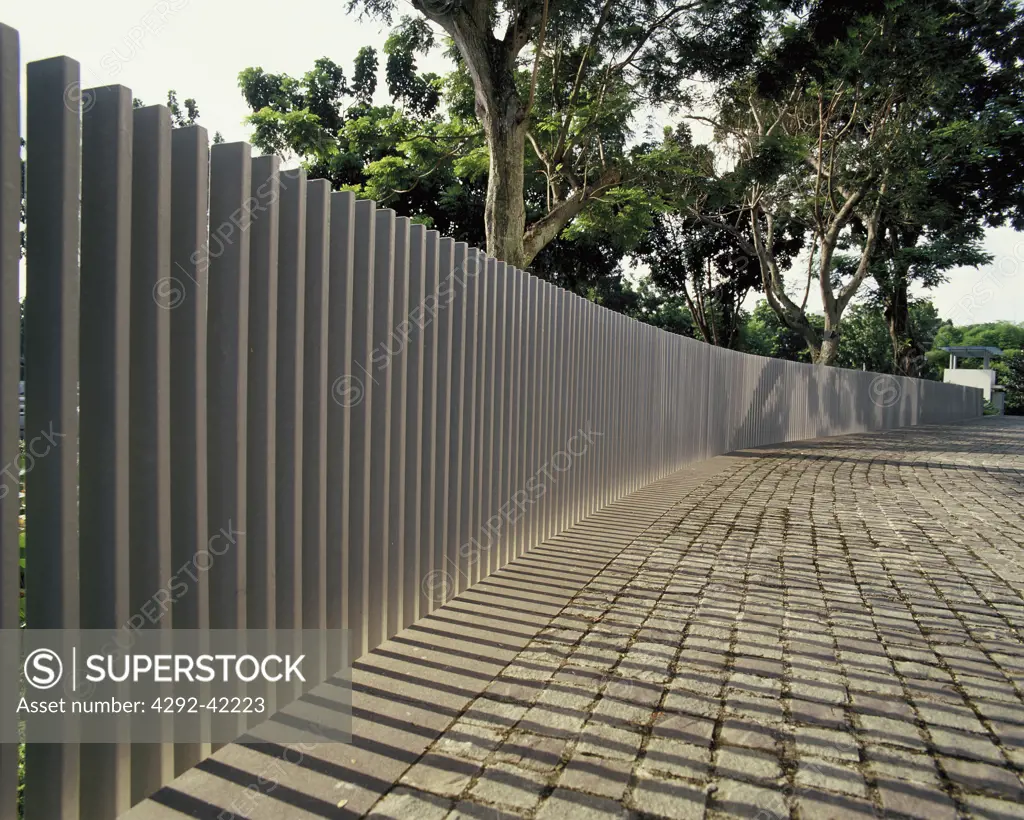 Stone fence of contemporary design