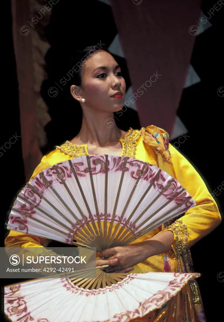 Filipino dancer