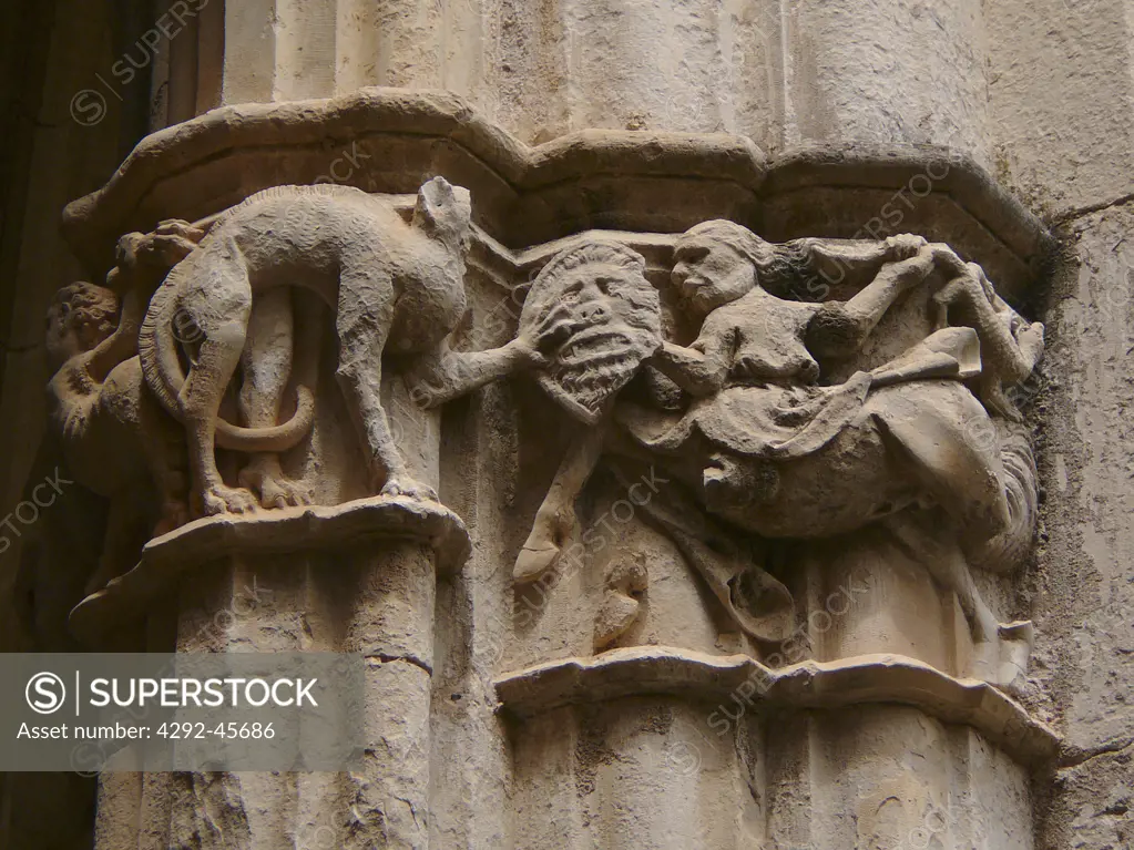 Spain, Catalonia, cloister detail of Santes Creus monastery