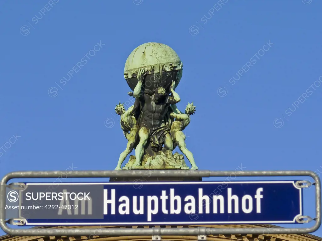 Germany, Frankfurt am Main, Main Railroad Station, Atlas Statue