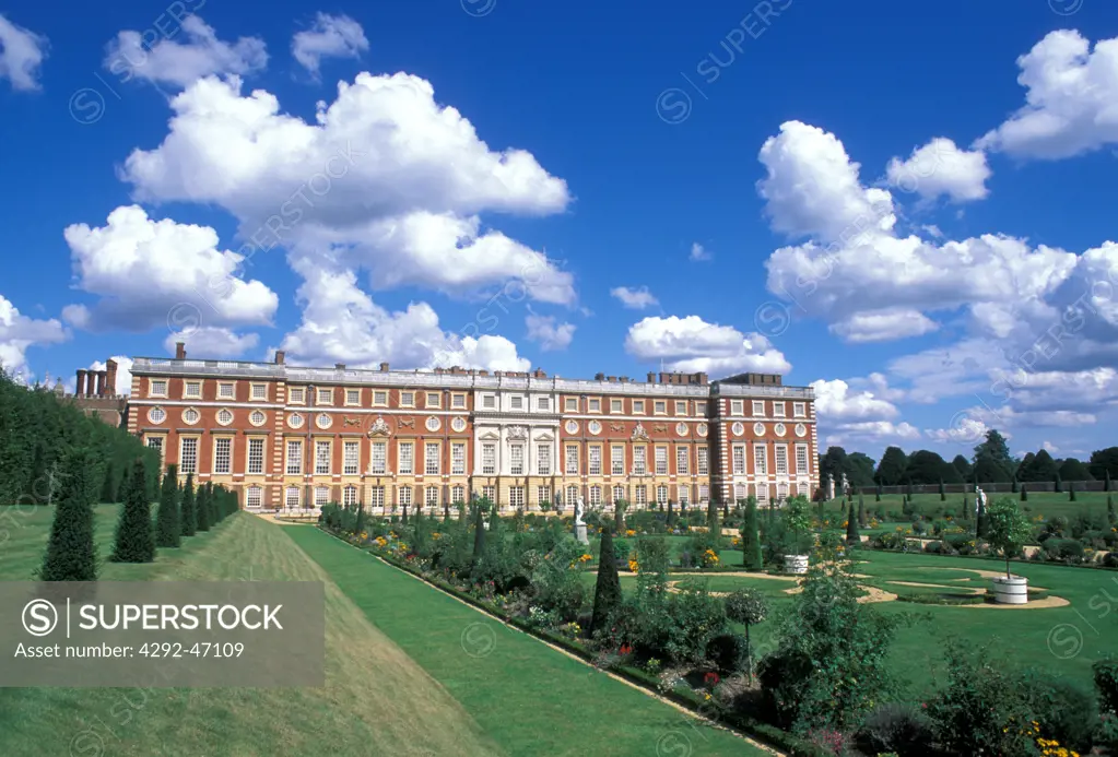 UK, England, Hampton Court Palace, privy garden