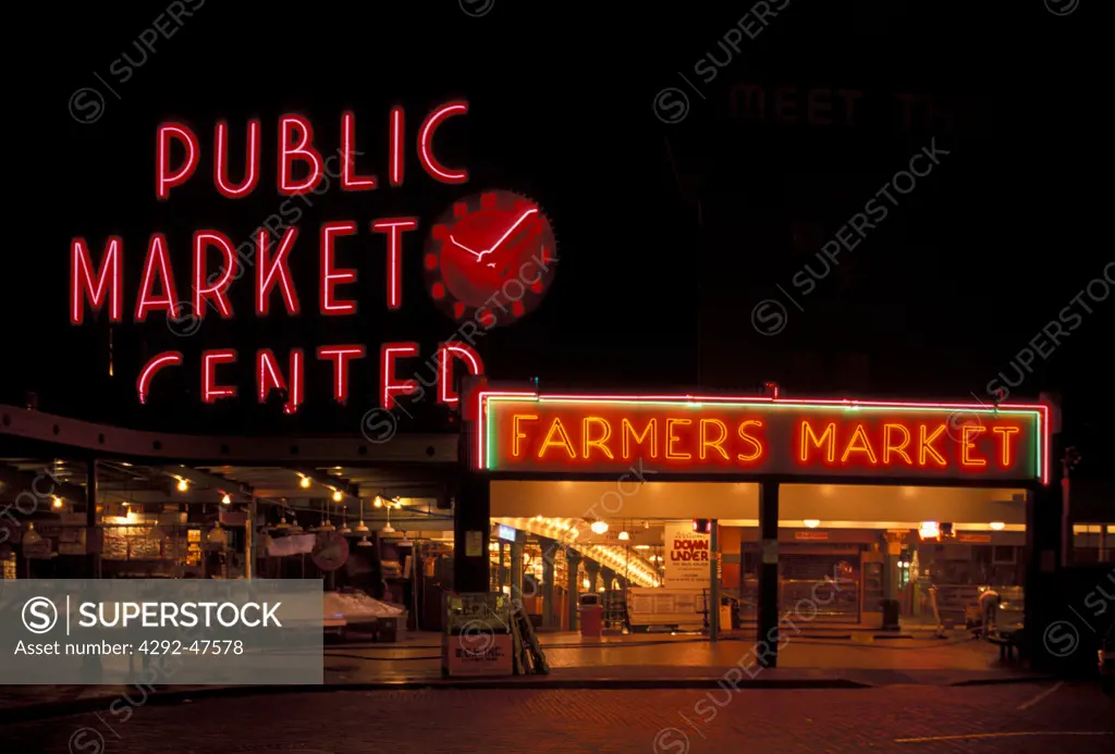 USA, Washington, Seattle: Pike Street Market at night