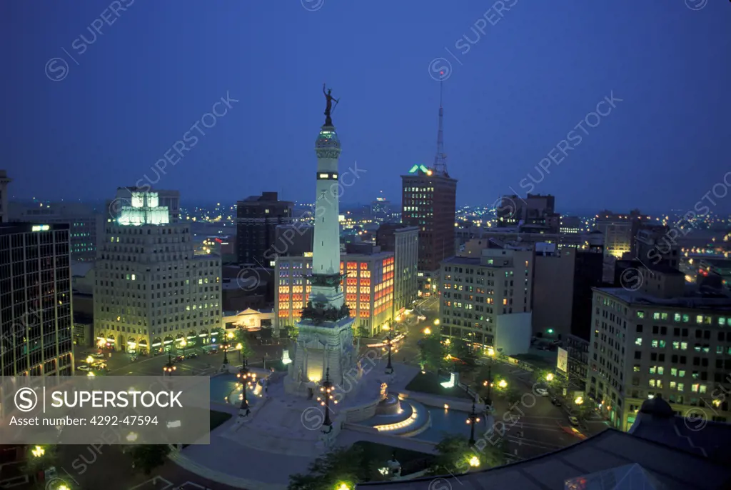 USA, Indiana, Indianapolis: Memorial Plaza at night