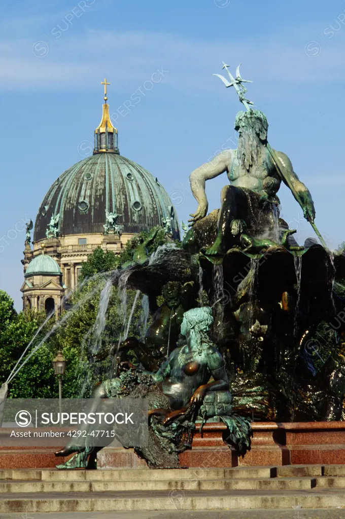 Germany, Berlin, Neptune Fountain and cathedral