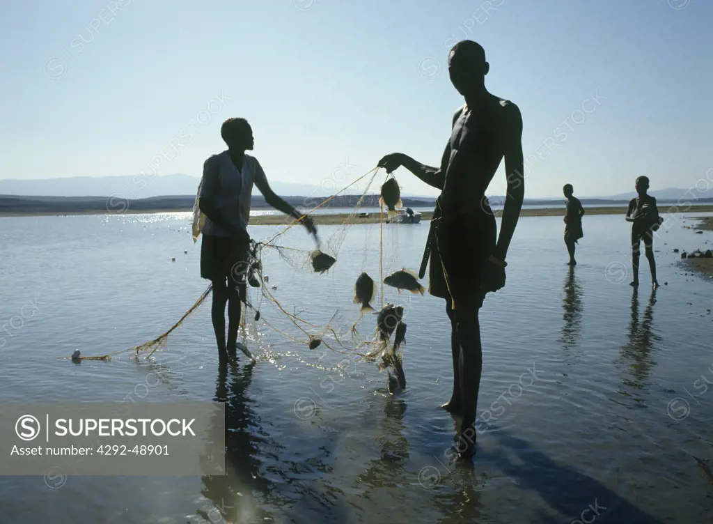 Africa, Kenya: El Molo tribe fishing