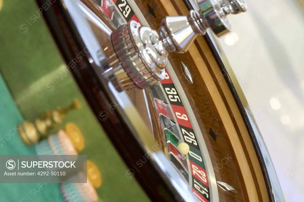 Gambling at roulette table