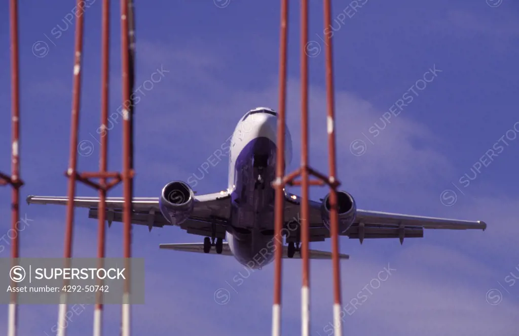 Jet (Boeing 737) on final approach