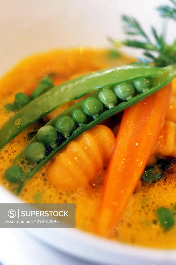 Gnocchi made of carrots with green peas