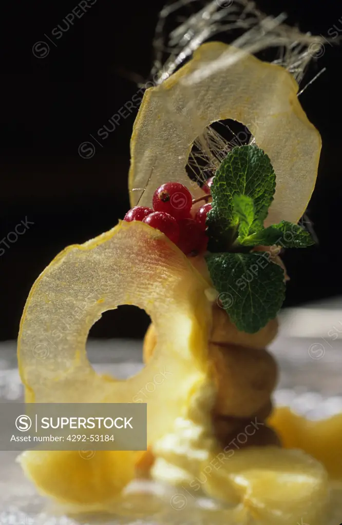 Dessert with apples and mascarpone cream