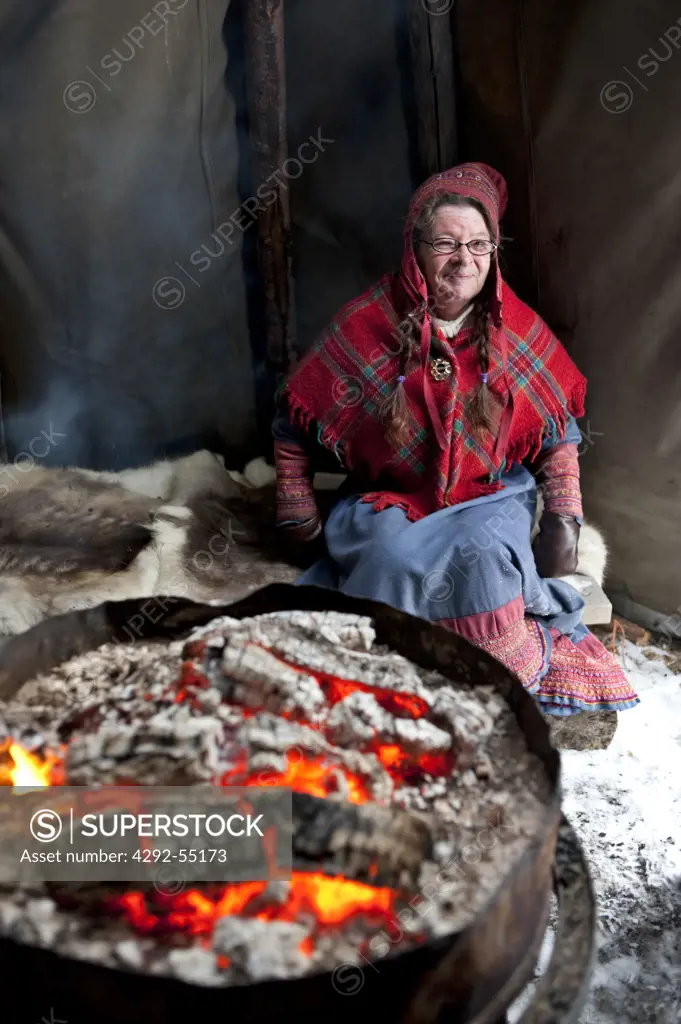 Finland, Lapland, Venejarvi village, woman in reindeer farm