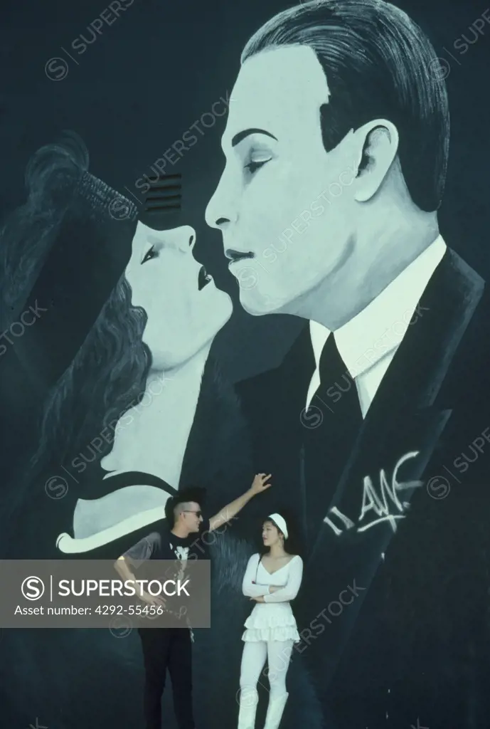 Mural of rodolfo Valentino with woman, USA, Los Angeles