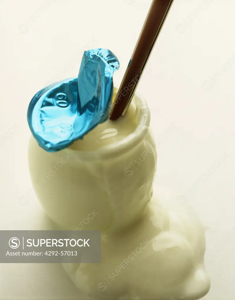 Yoghurt jar with teaspoon