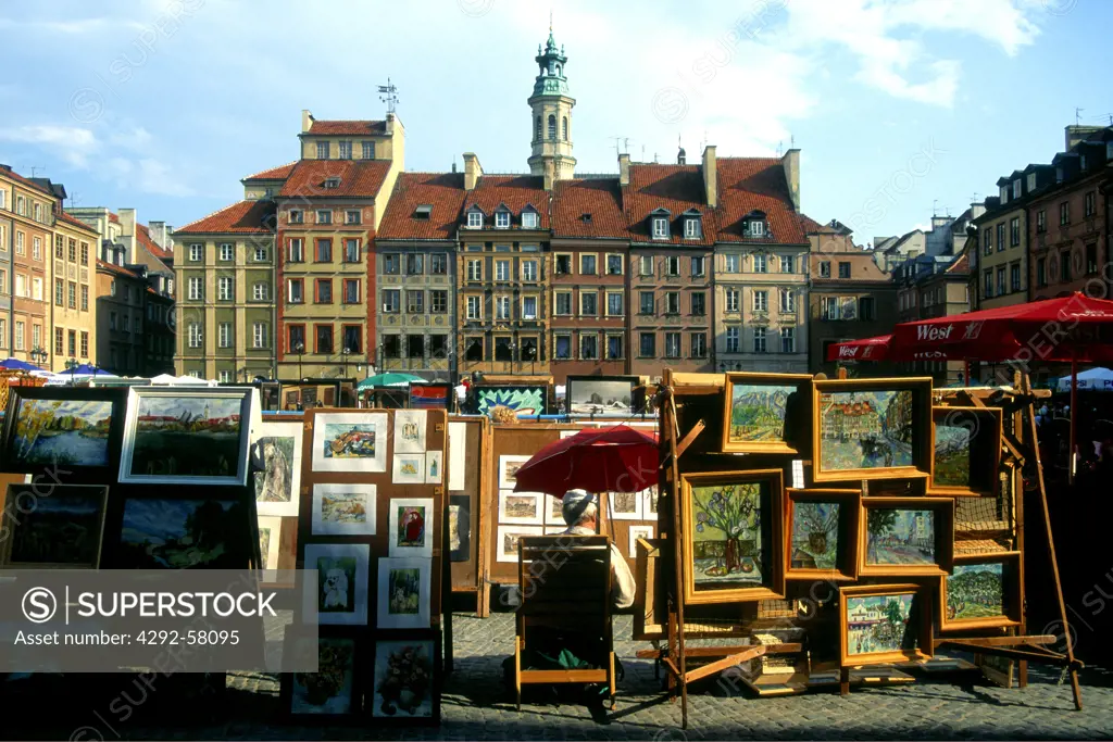 Poland, Warsaw, Old Town Square, painting seller