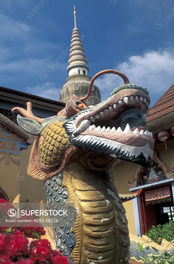 Asia, Malaysia, Penang island, dragon statue at Chayamangkalaman wat temple