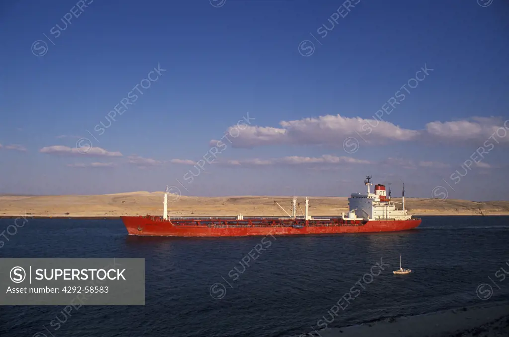 Egypt, Sinai Peninsula, Shipping in Suez canal
