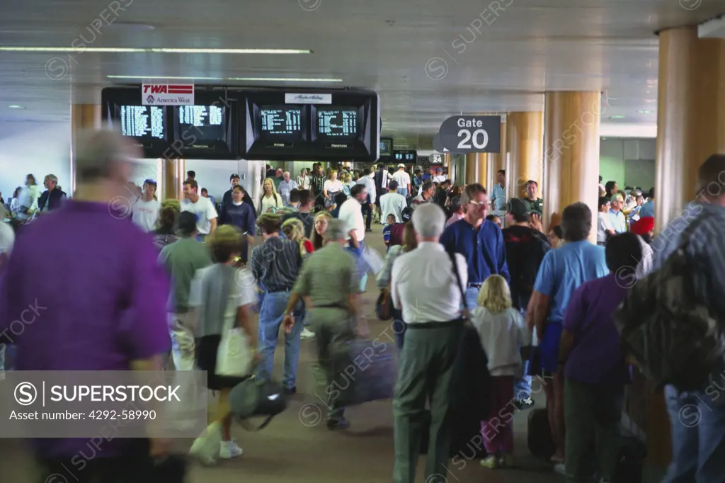 USA, California, San Francisco: people at San Francisco International Airport