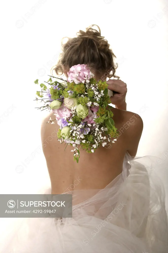 Young bride holding a bouquet of flowers
