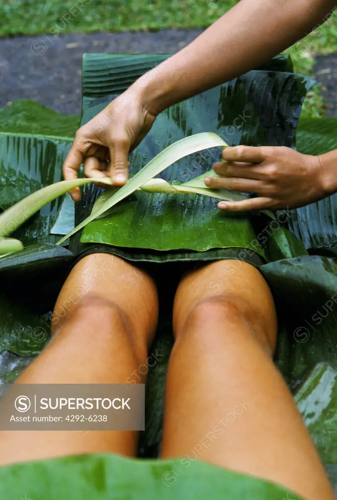 Indonesia, Bali, Ubud, Bagus Jati Spa, banana-leaf wrap
