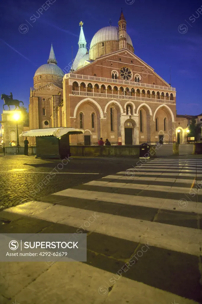 Italy, Veneto, Padua, St.Antonio church at dusk