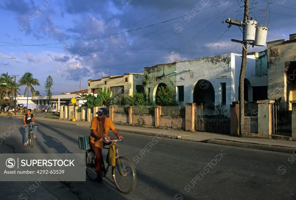 Cuba, Santa Clara, people on bicycle