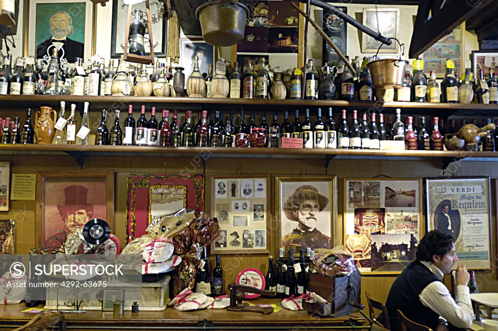 Italy, Emilia Romagna, Busseto. Salsamenteria storica e verdiana Baratta shop