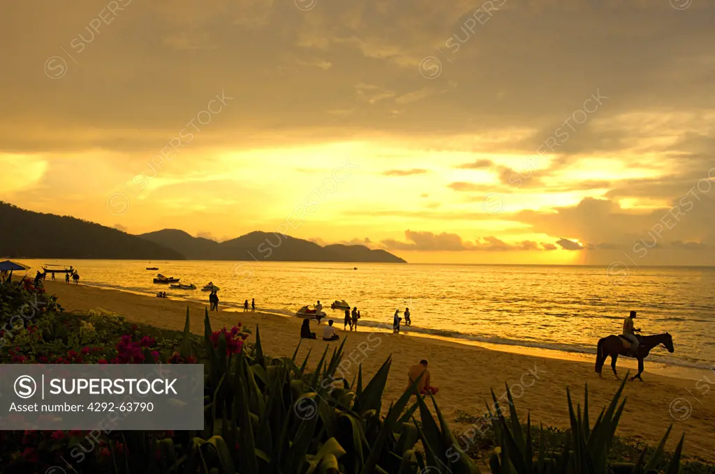 Asia, Malaysia, Penang Island, sunset at Batu Ferringhi beach