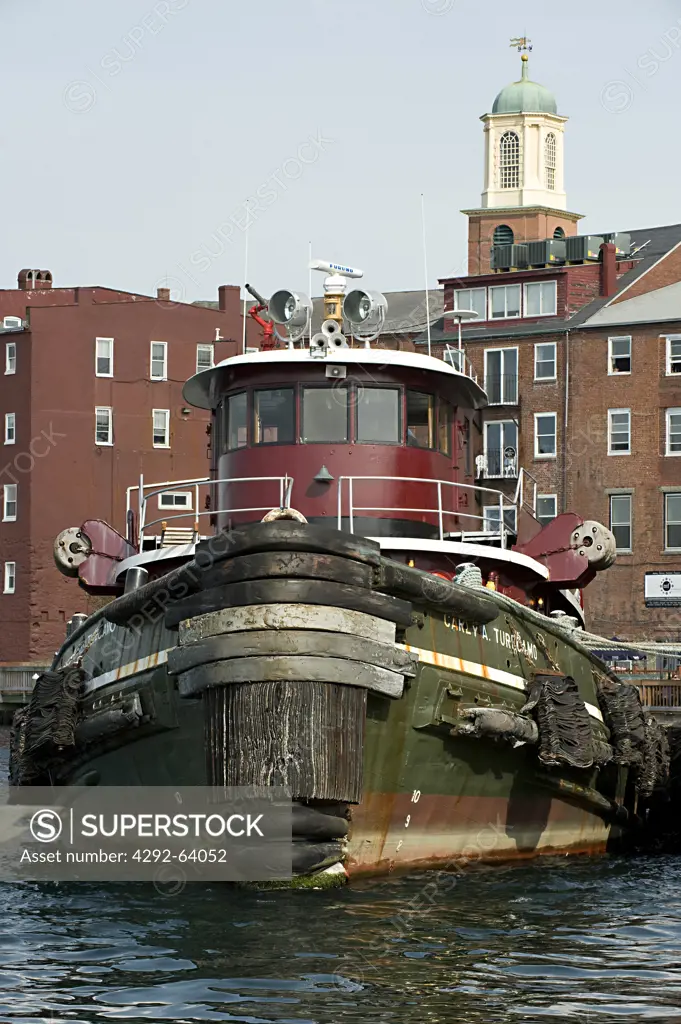 USA, New Hampshire, Portsmouth, old harbour area, tug boat
