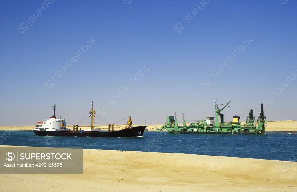 Egypt: cargo in the Suez Canal