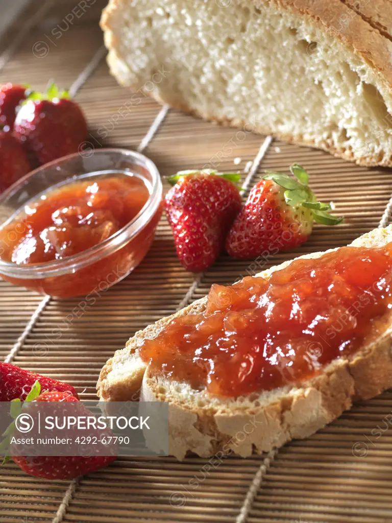 Strawberries jam and bread