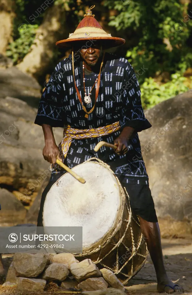 Africa, Mali, Bandiagara region, Dogon Falesia, Tireli, musician