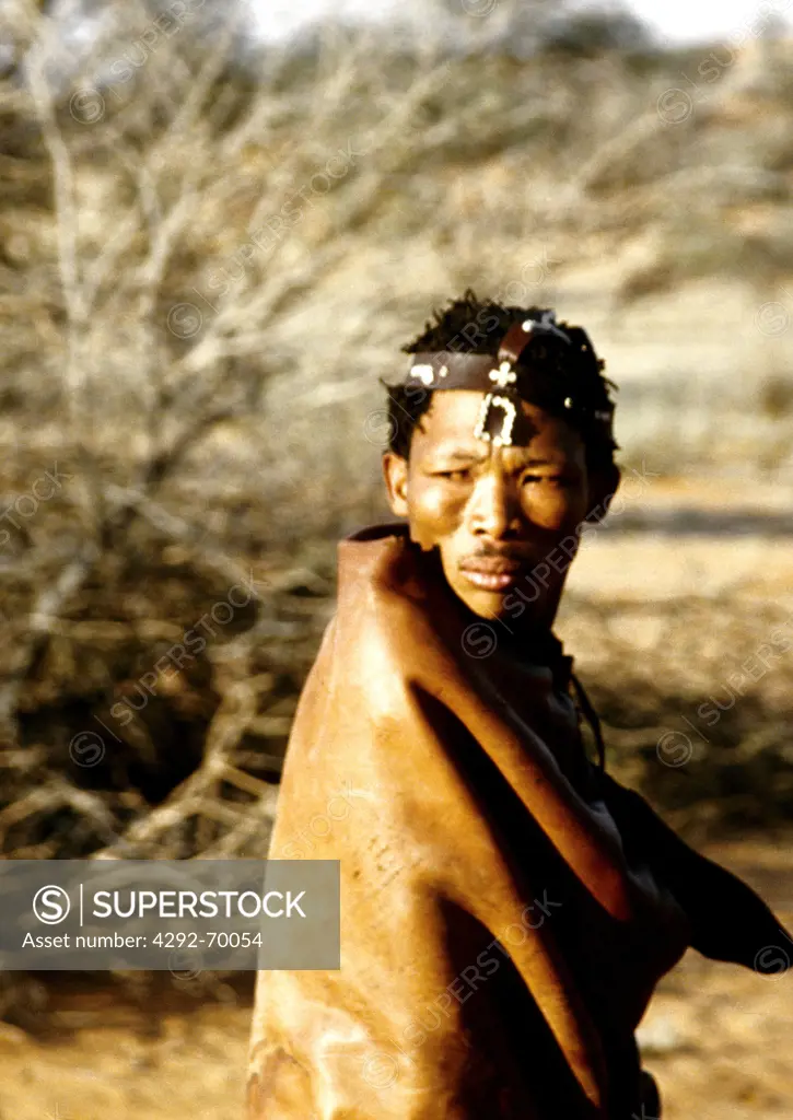 Namibia, Kalahari Desert, Intu Africa Kalahari desert lodge, bushmen, Ikung community