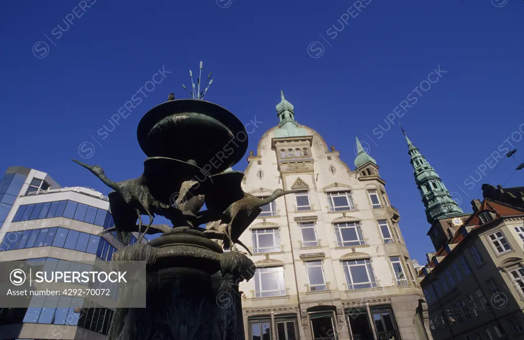 Denmark, Copenaghen, Stroget, Amagertorv Square, storks fountain