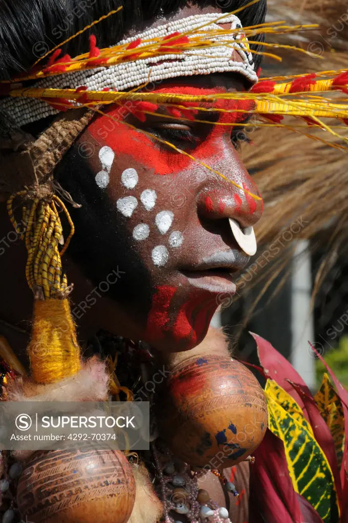 Papua New Guinea, highland festival, Bena Bena woman portrait