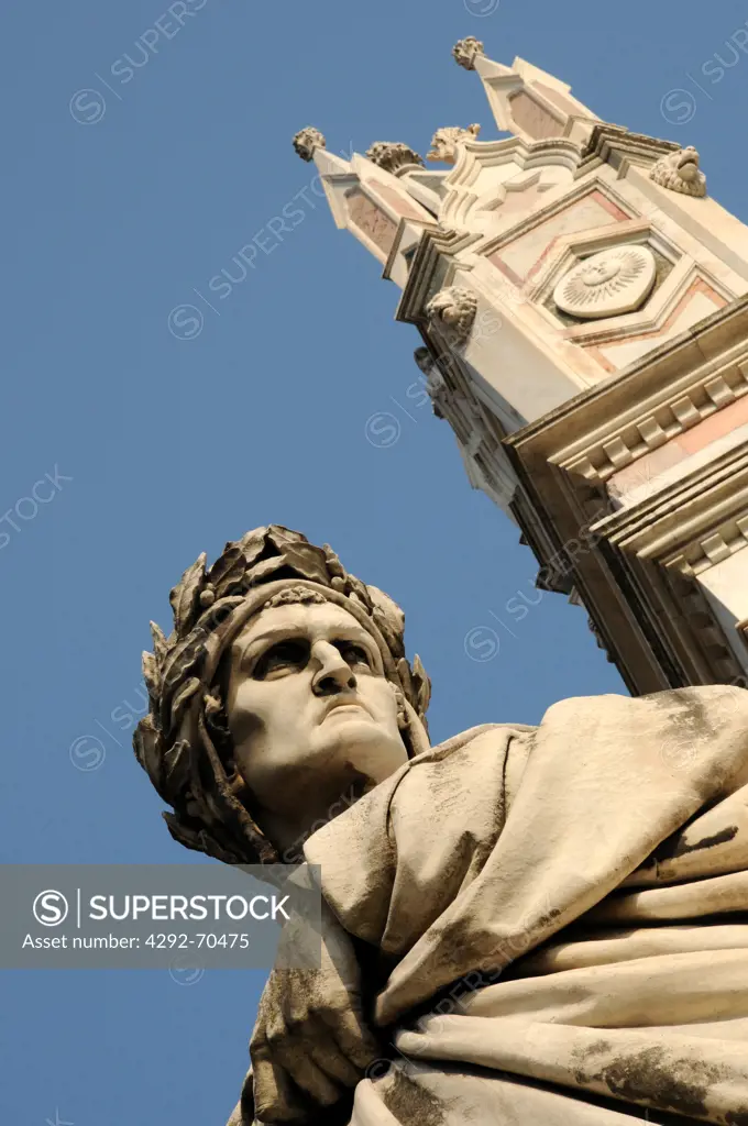 Italy, Tuscany, Florence, Santa Croce Square, Statue of Dante Alighieri.