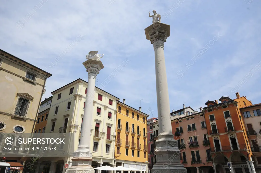Italy, Veneto, Vicenza, Piazza de Signori Square, Columns of the Winged Lion and Cristo Redentor.